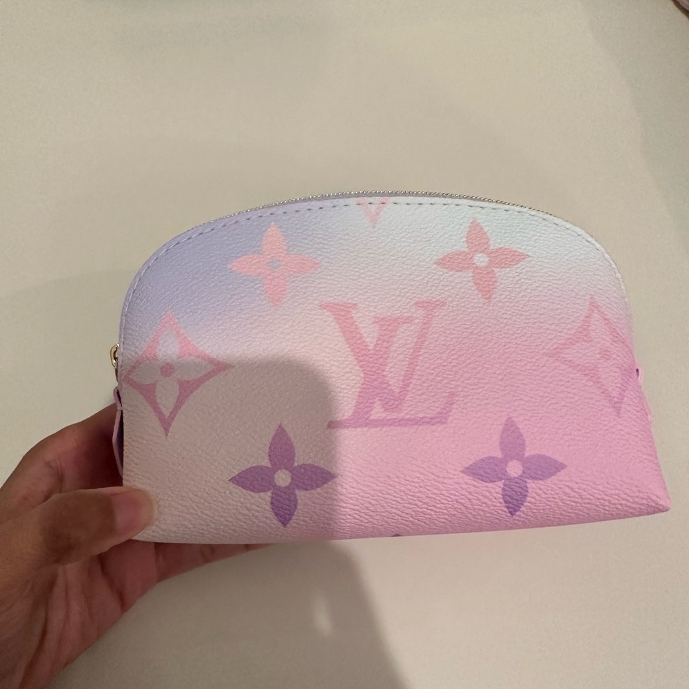 Brand New Louis Vuitton Sunrise Pastel Cosmetic Case - Picture 5 of 5